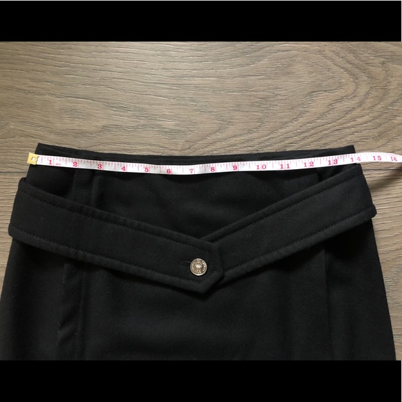 Chanel wool skirt with CC button - Picture 6 of 7